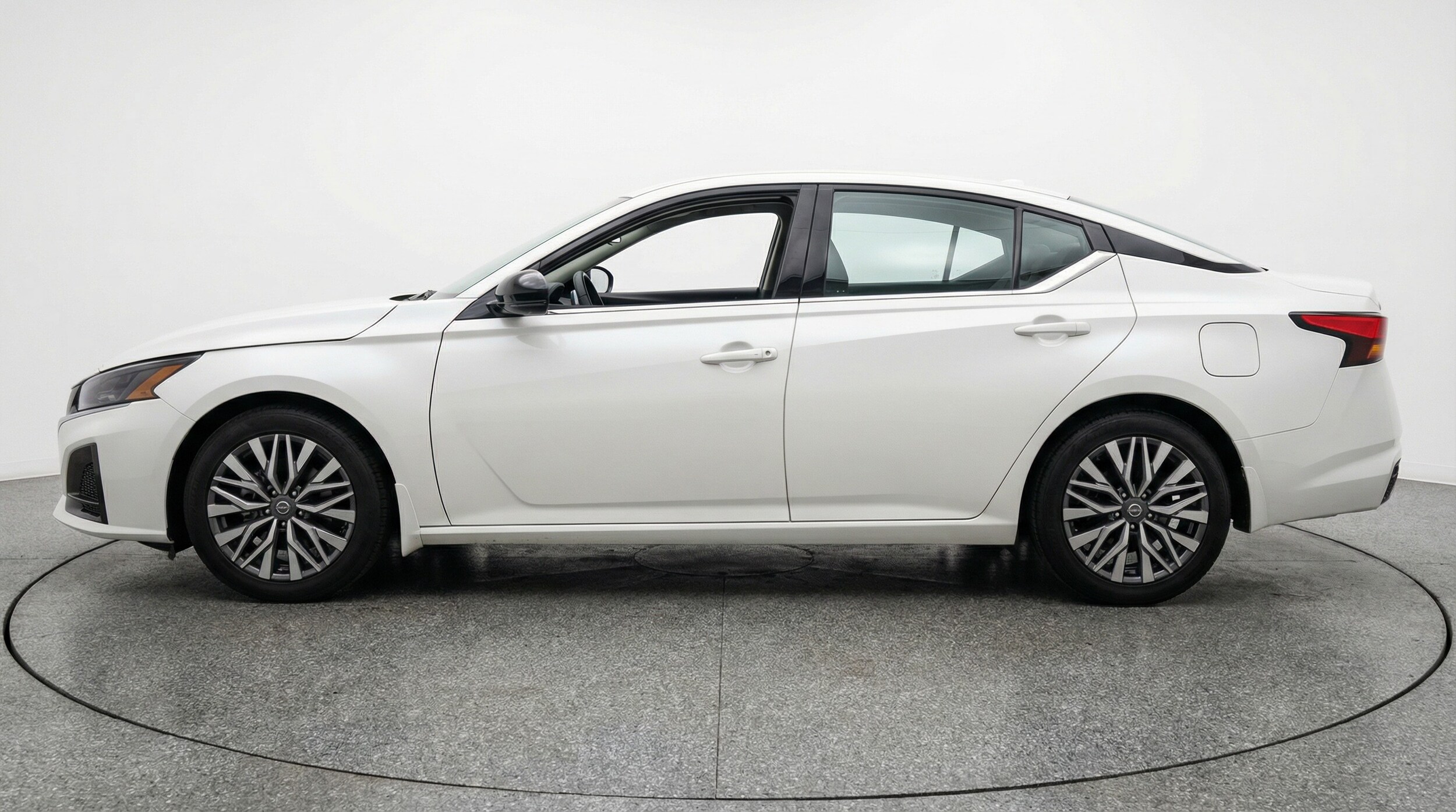 Thumbnail: 2025 Nissan Altima - 4