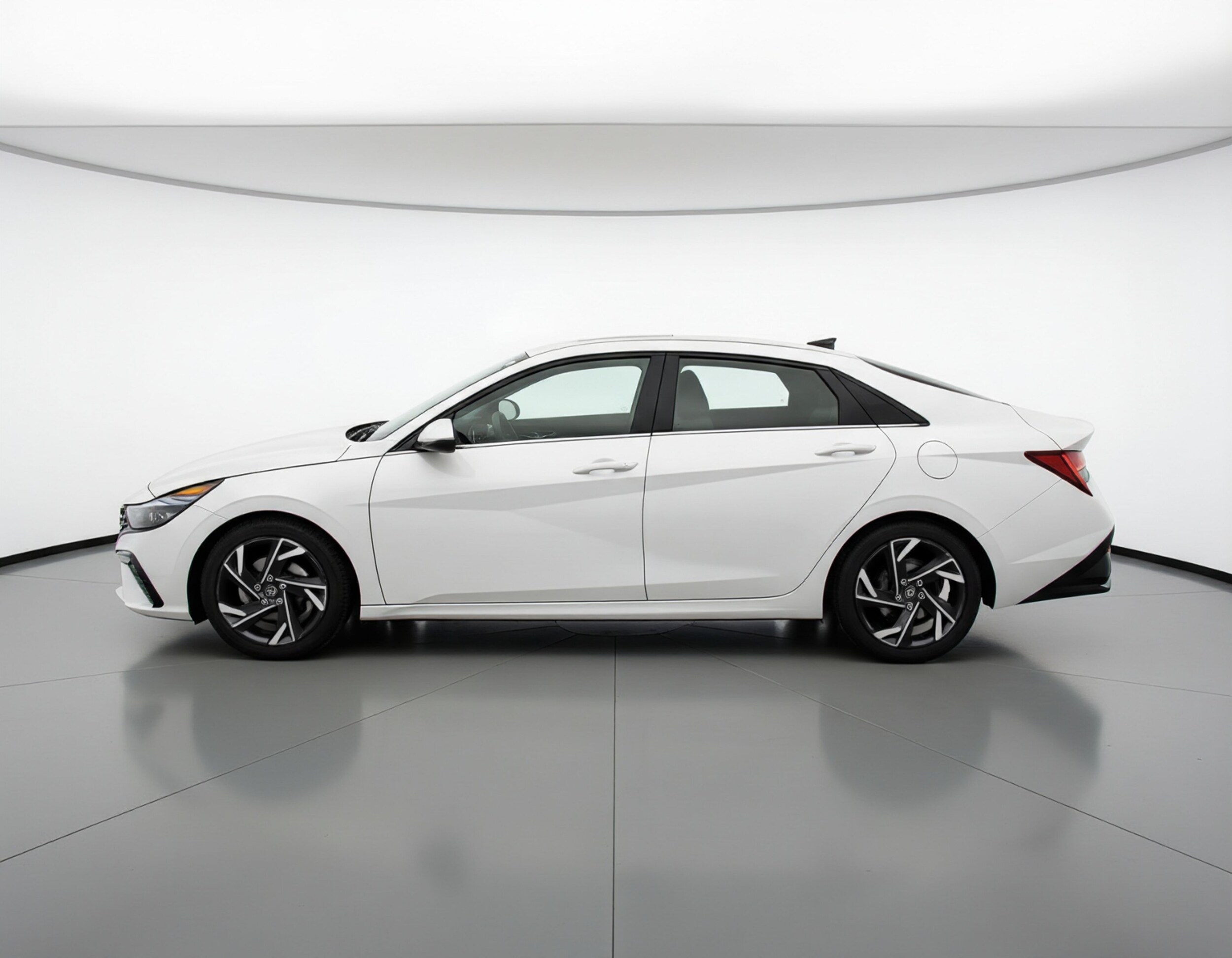 Thumbnail: 2025 Hyundai Elantra - 4