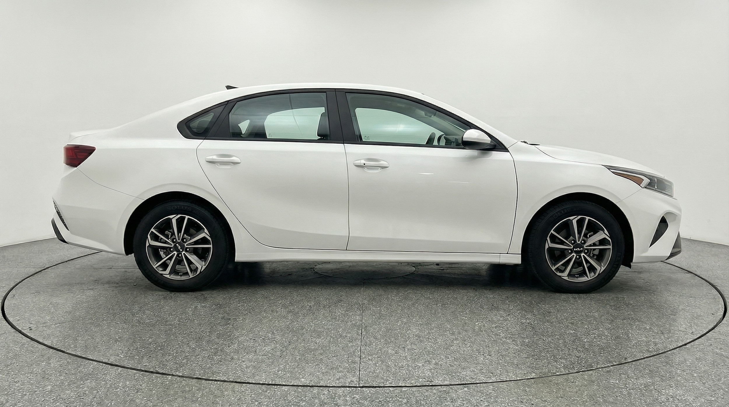 Thumbnail: 2024 Kia Forte - 8