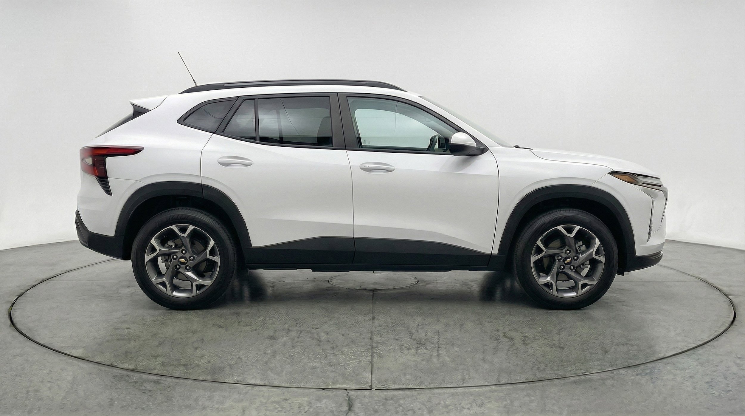 Thumbnail: 2025 Chevrolet Trax - 8