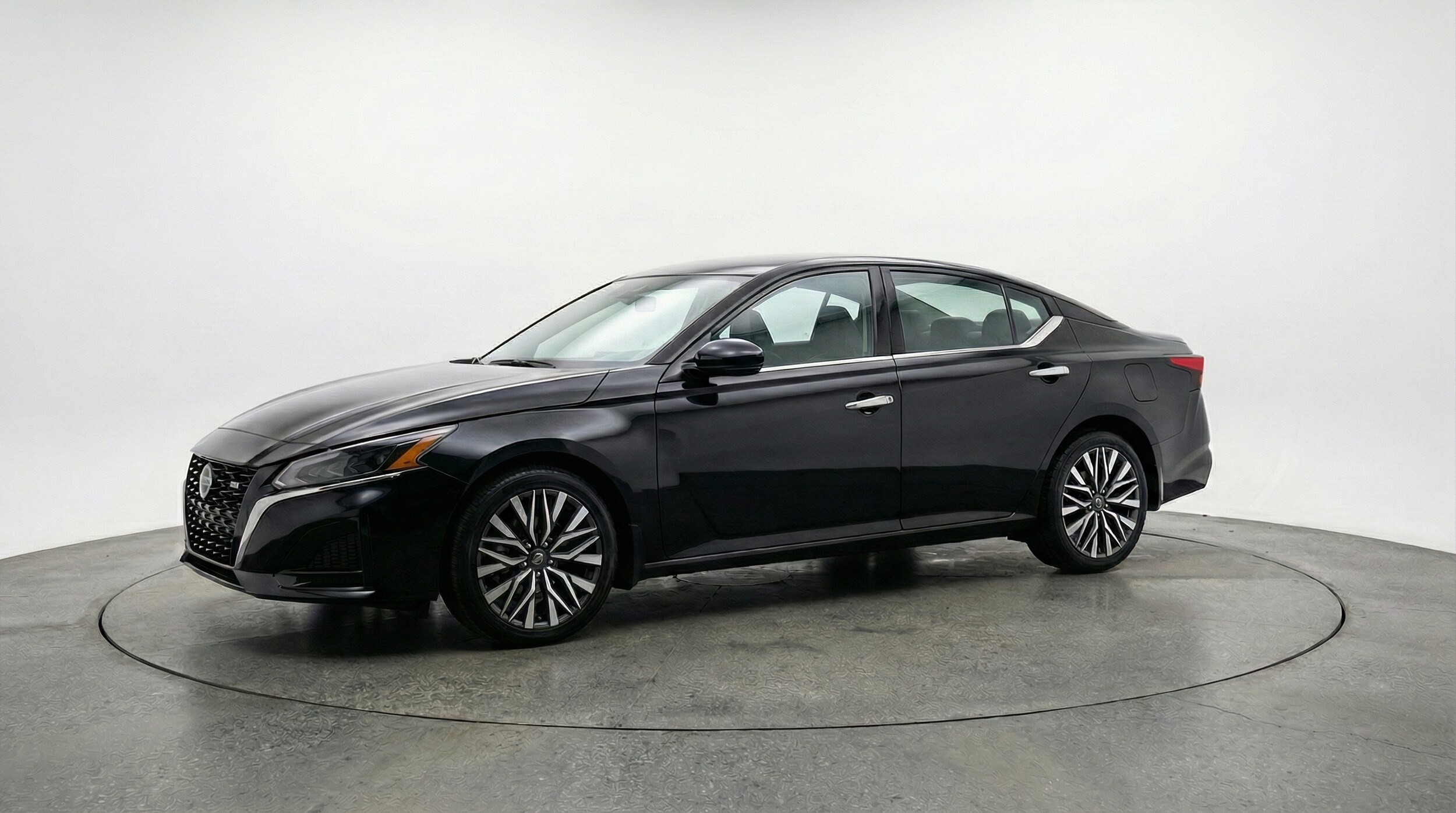 Thumbnail: 2025 Nissan Altima - 3