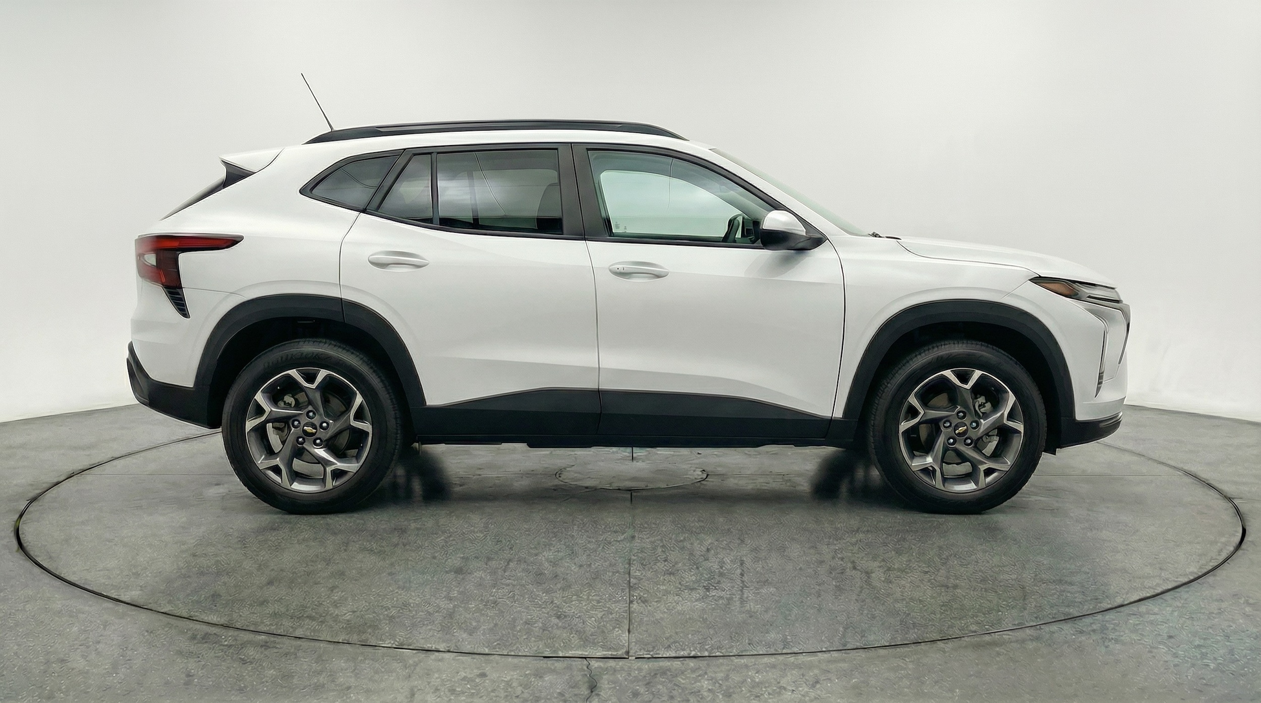 Thumbnail: 2025 Chevrolet Trax - 8