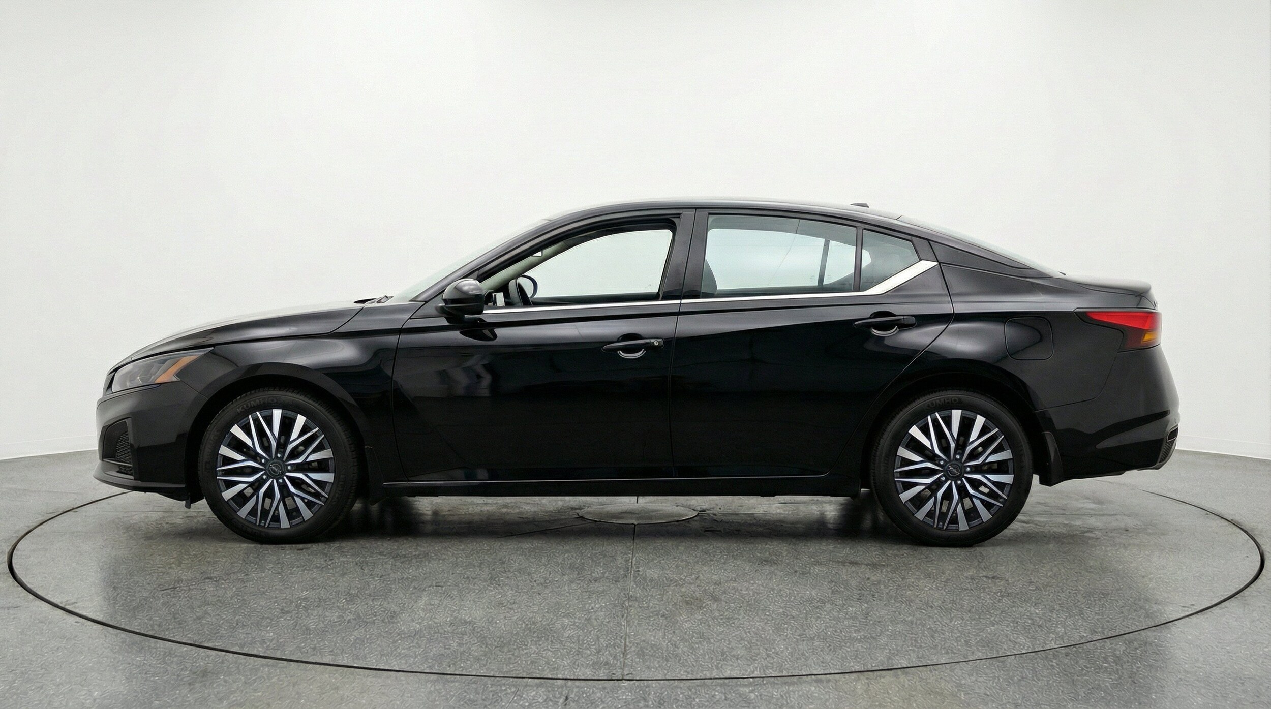 Thumbnail: 2025 Nissan Altima - 5