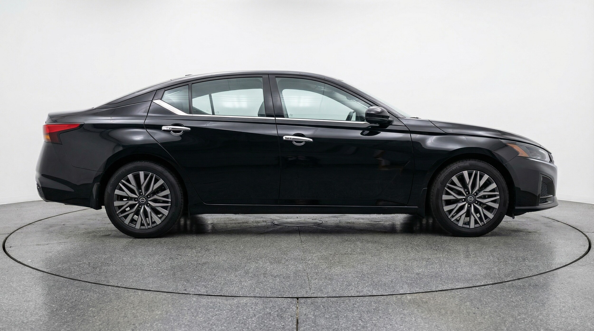 Thumbnail: 2025 Nissan Altima - 8