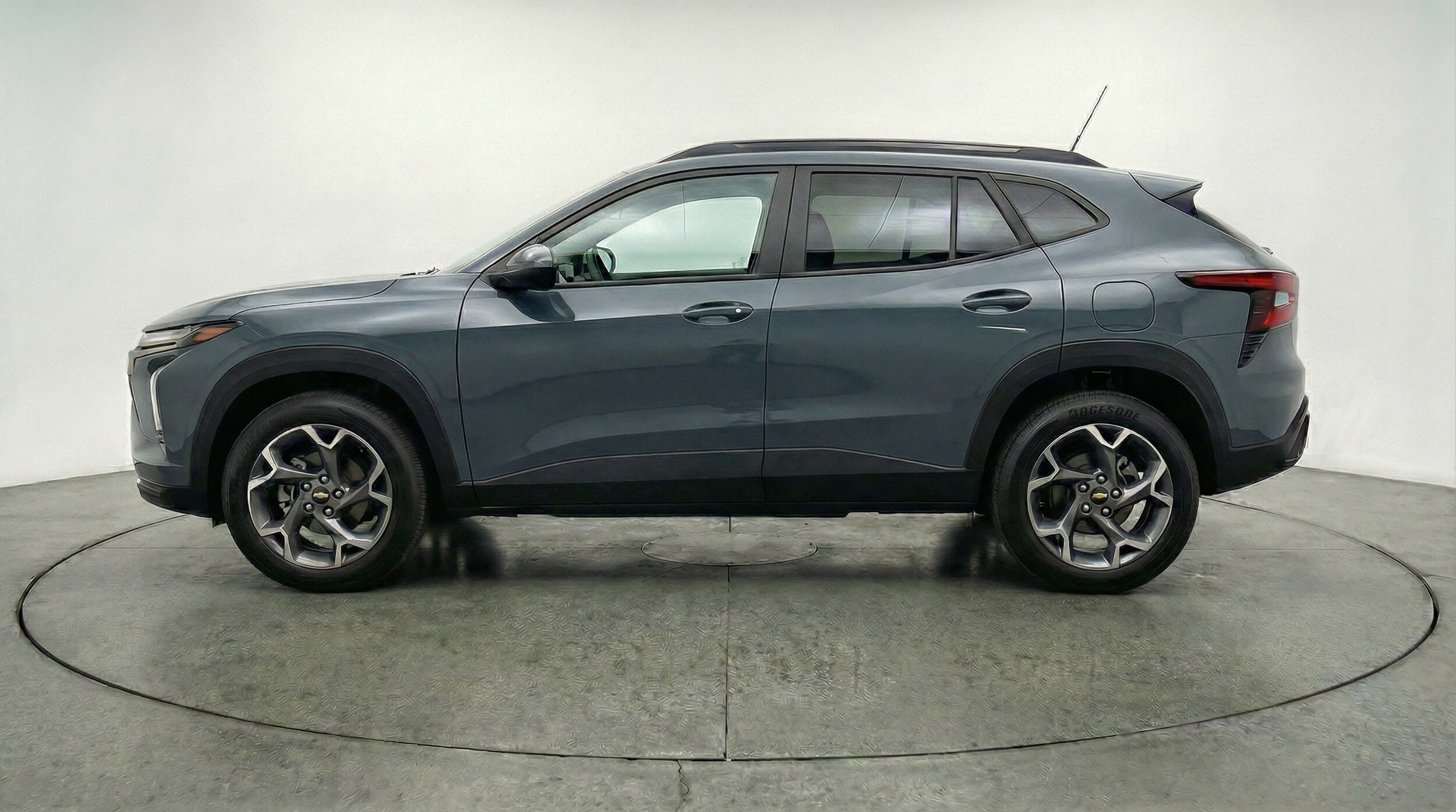 Thumbnail: 2025 Chevrolet Trax - 4