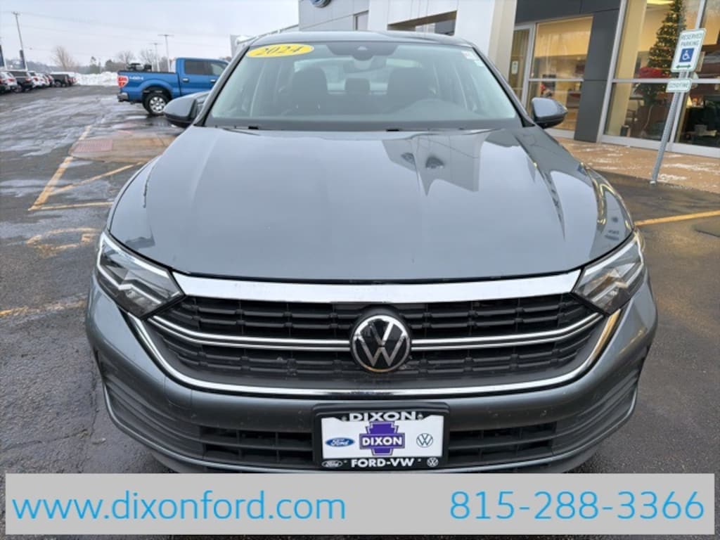 Used 2024 Volkswagen Jetta 1.5T SE Sedan