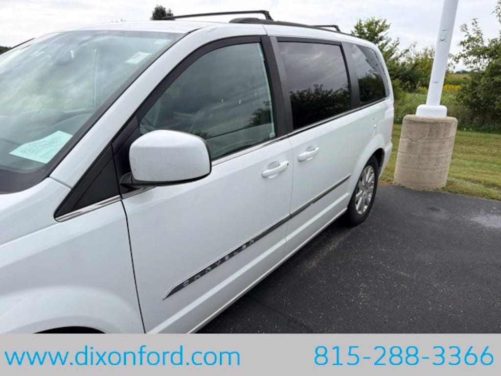 Used 2014 Chrysler Town & Country Touring Minivan/Van
