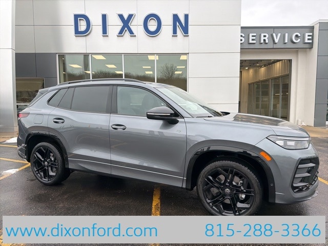 2025 Volkswagen Tiguan SE R-LINE BLACK's photo