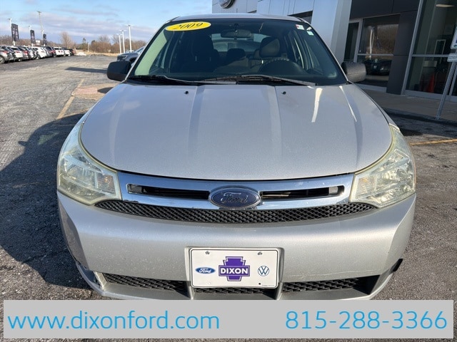 Used 2009 Ford Focus SE with VIN 1FAHP35N99W138348 for sale in Dixon, IL