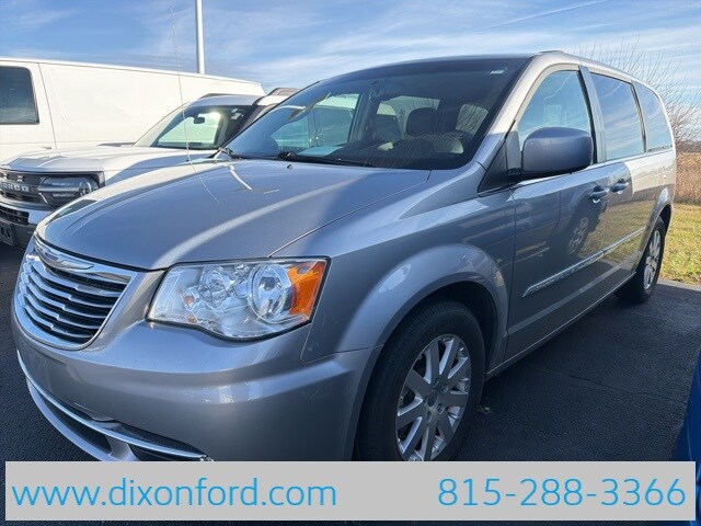 2013 Chrysler Town & Country Touring photo 2