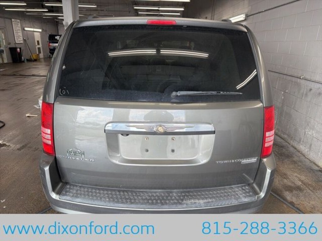 Used 2010 Chrysler Town & Country Touring Minivan/Van