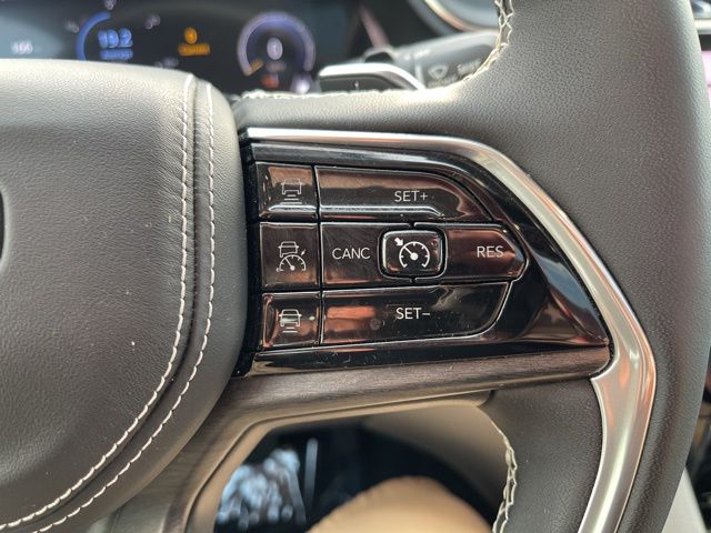 2023 Jeep Grand Cherokee Overland - Photo 17