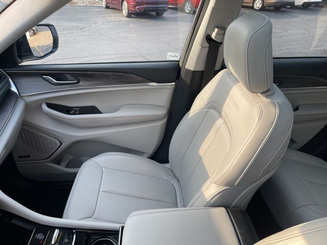 2023 Jeep Grand Cherokee Overland - Photo 22
