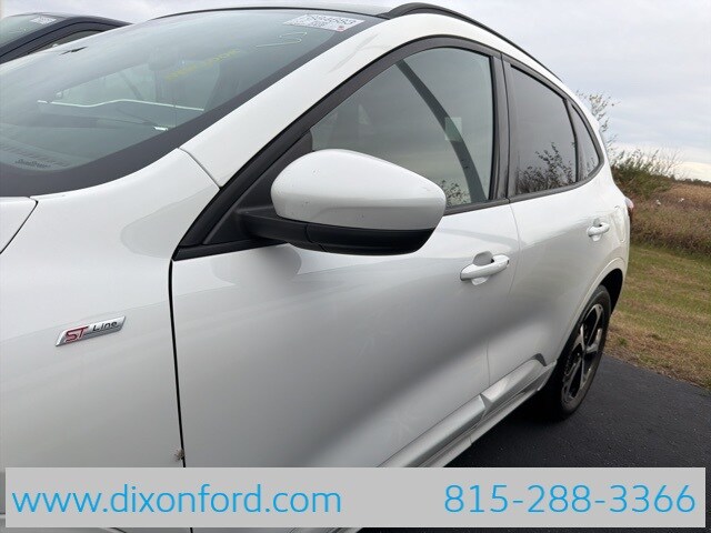 2023 Ford Escape ST-Line Select photo 2