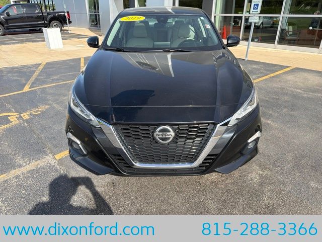 Used 2019 Nissan Altima Platinum with VIN 1N4BL4FW3KN319536 for sale in Dixon, IL