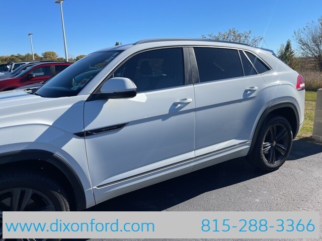 2021 Volkswagen Atlas Cross Sport V6 SE Technology R-Line photo 2