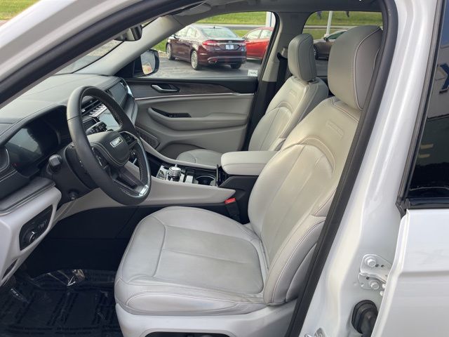 2023 Jeep Grand Cherokee Overland - Photo 10