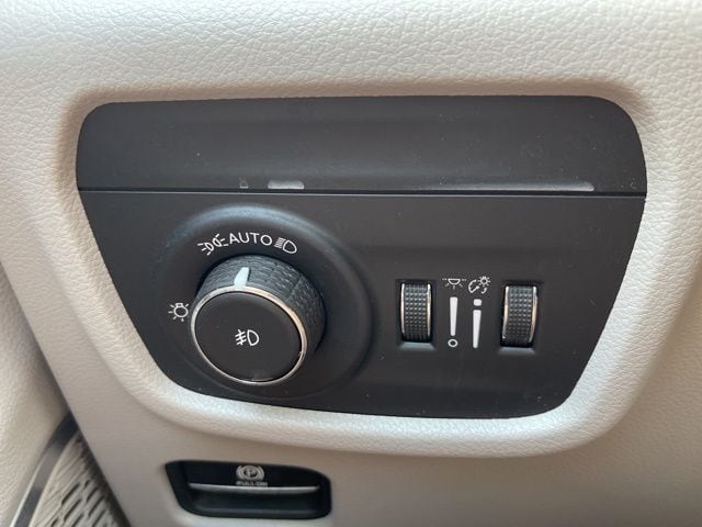 2023 Jeep Grand Cherokee Overland - Photo 19