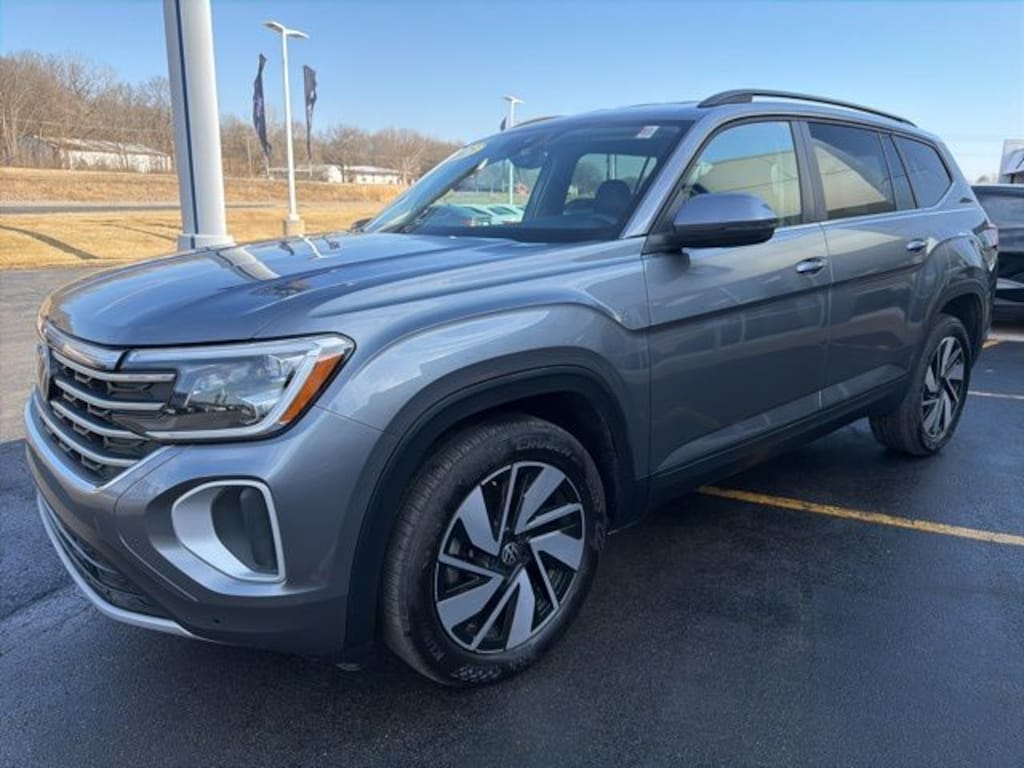 Used 2025 Volkswagen Atlas 2.0T SE w/Technology SUV