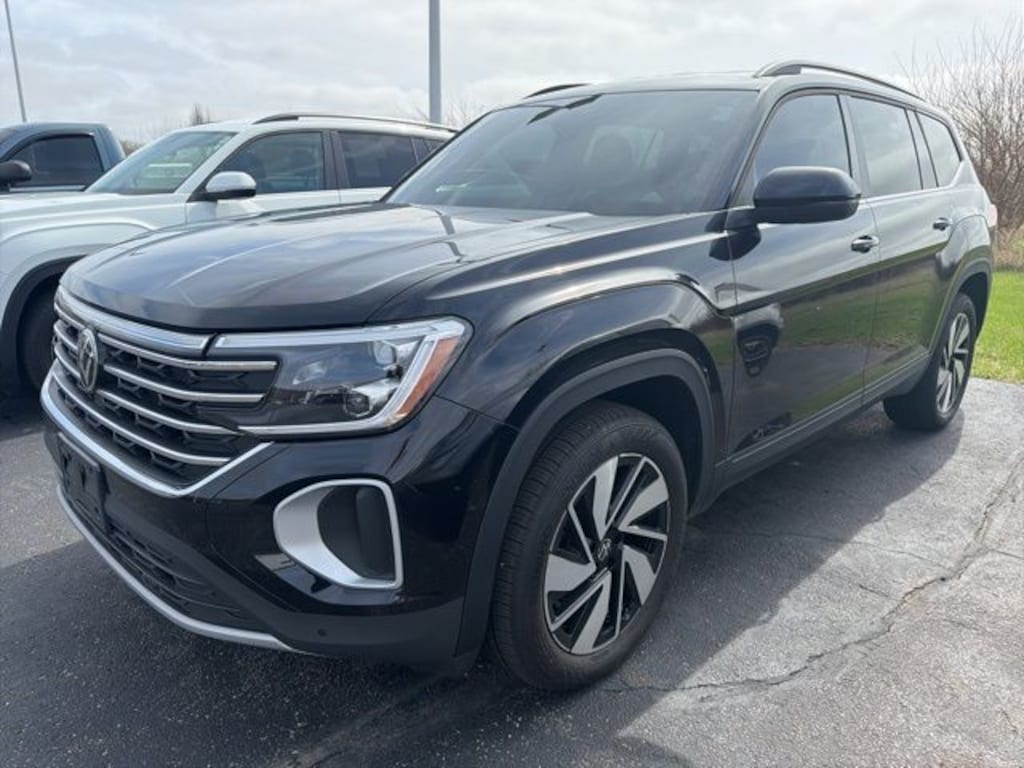 Used 2025 Volkswagen Atlas 2.0T SE w/Technology SUV