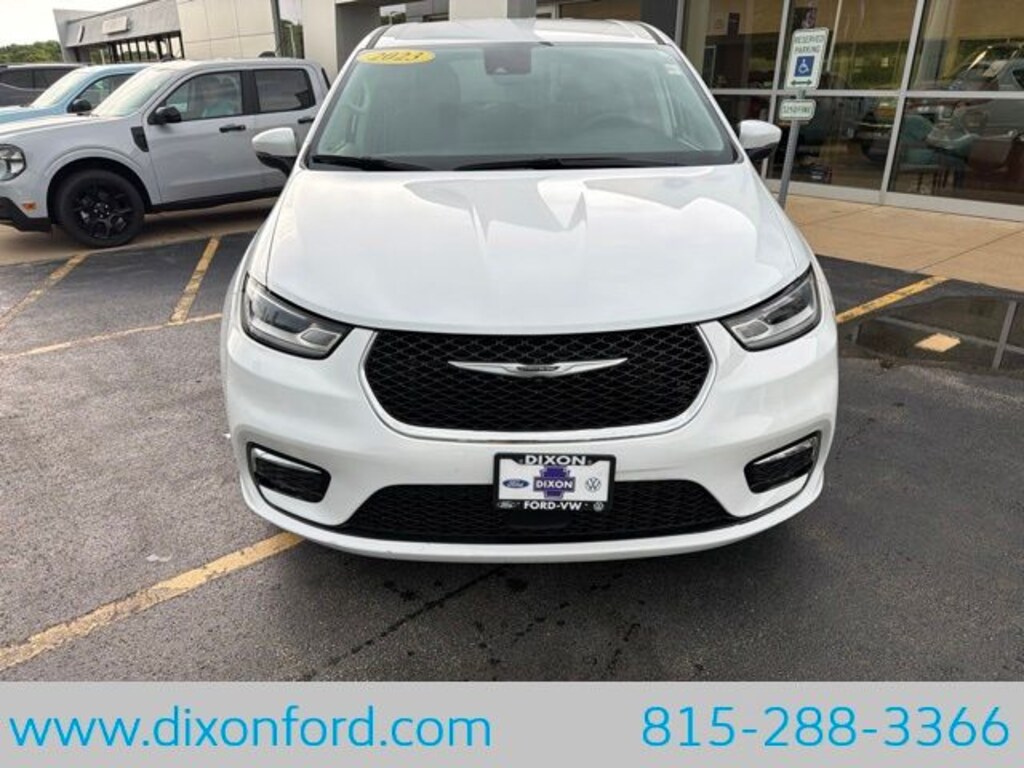 Used 2023 Chrysler Pacifica Touring L Minivan/Van