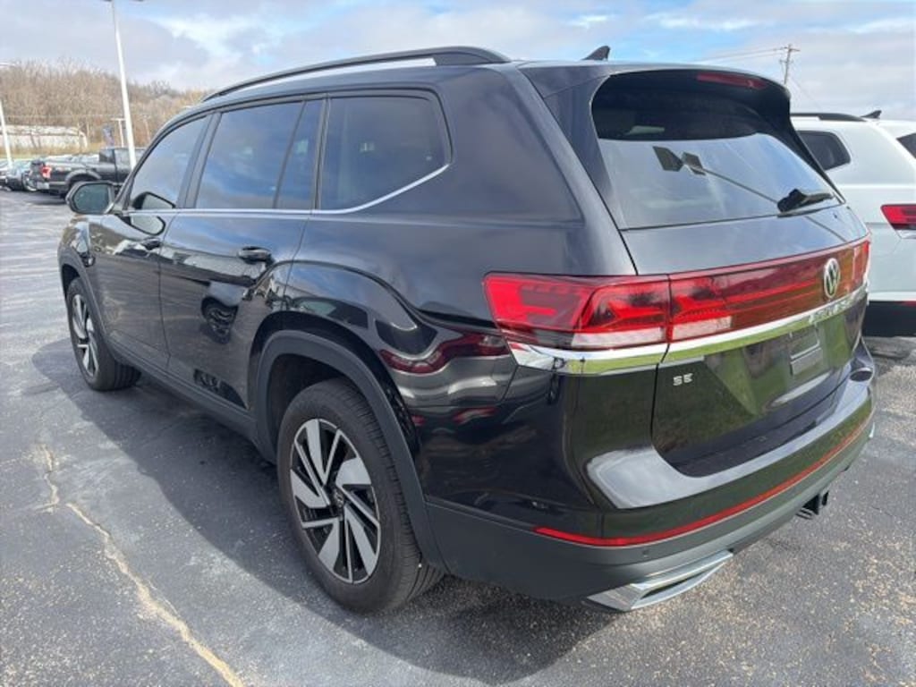 Used 2025 Volkswagen Atlas 2.0T SE w/Technology SUV