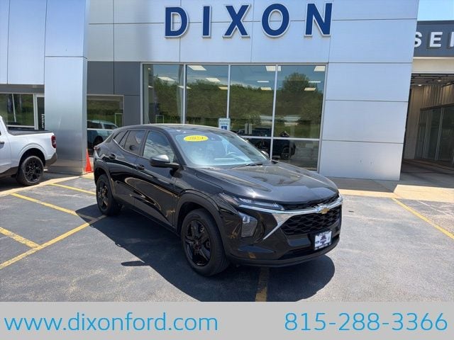 2024 Chevrolet Trax LS's photo