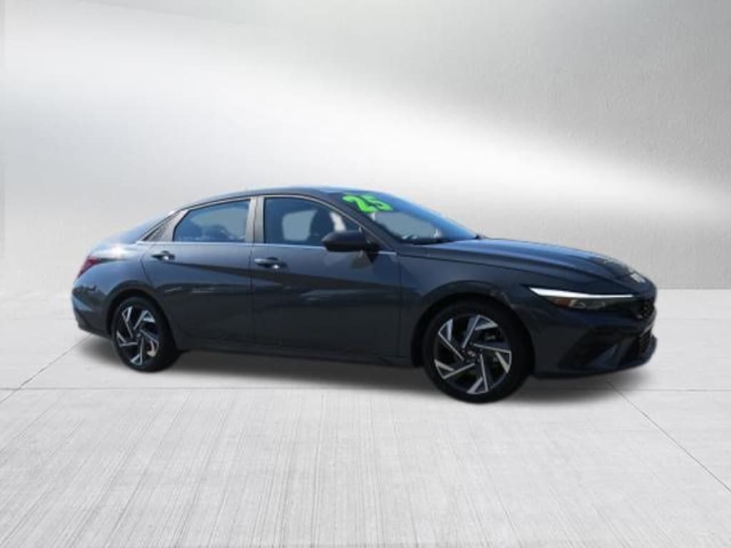 Used 2025 Hyundai Elantra SEL Convenience Sedan