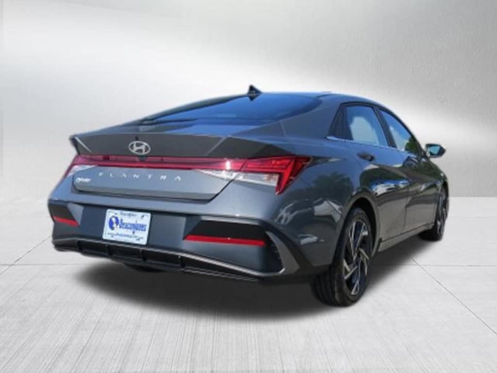 Used 2025 Hyundai Elantra SEL Convenience Sedan