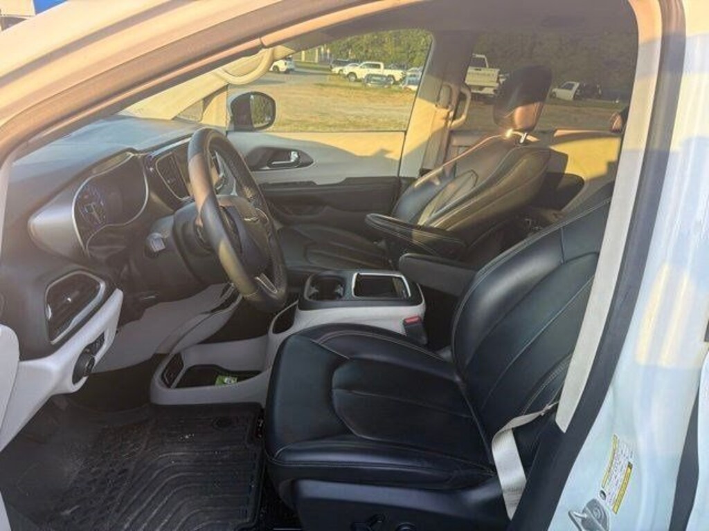 Used 2023 Chrysler Pacifica Touring L Minivan/Van