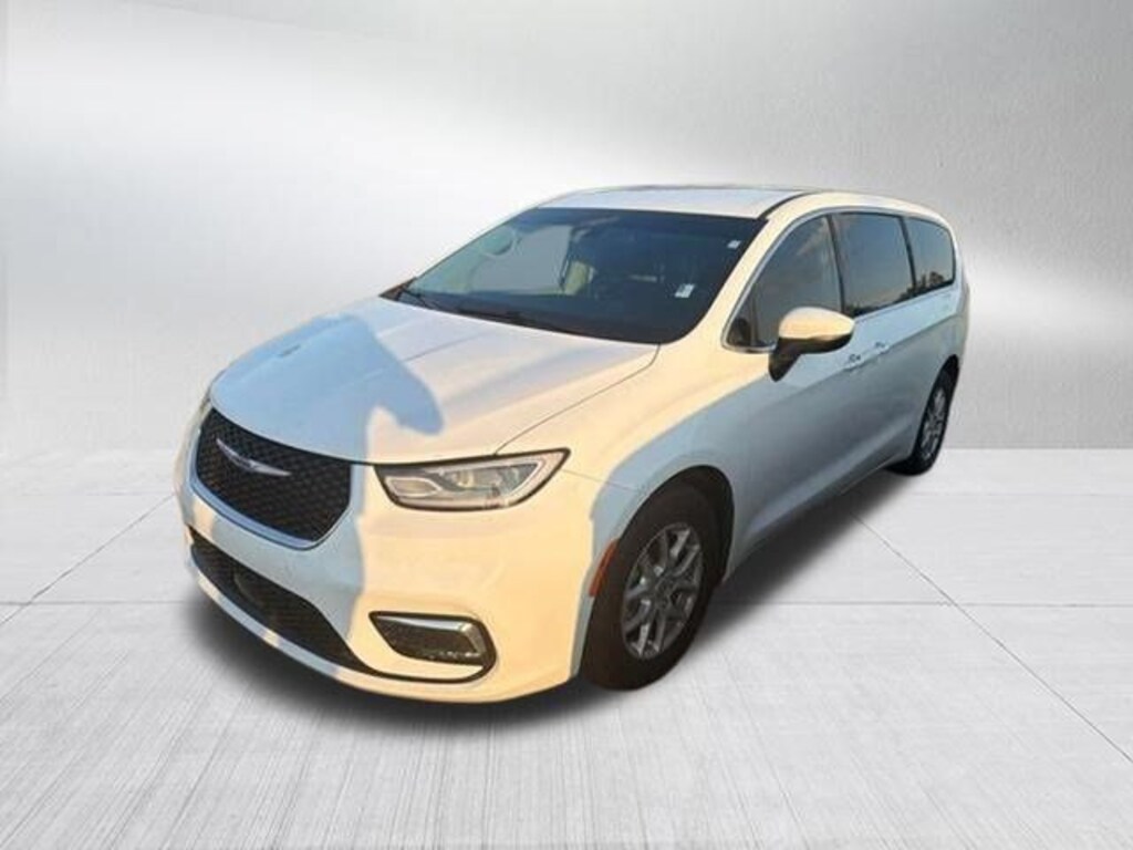 Used 2023 Chrysler Pacifica Touring L Minivan/Van