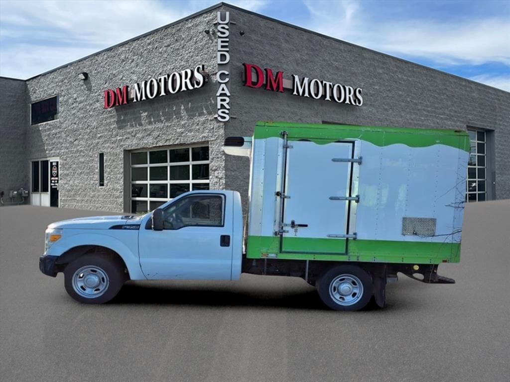 2014 Ford F-350 Super Duty Chassis Cab XL