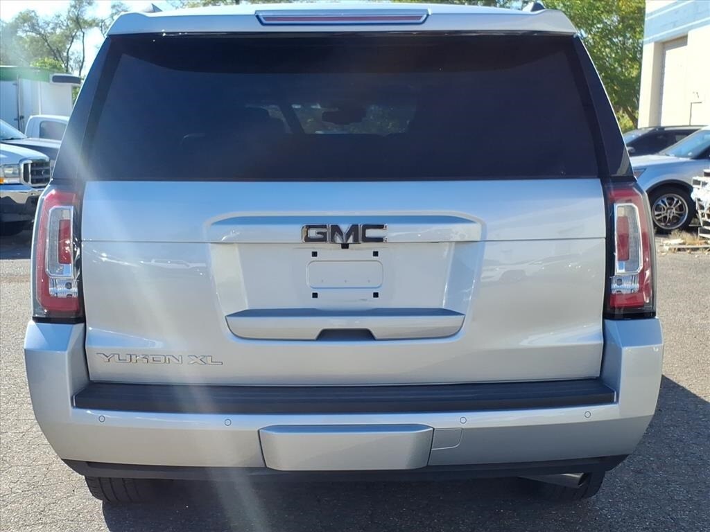 2017 Gmc Yukon XL SLT photo 3
