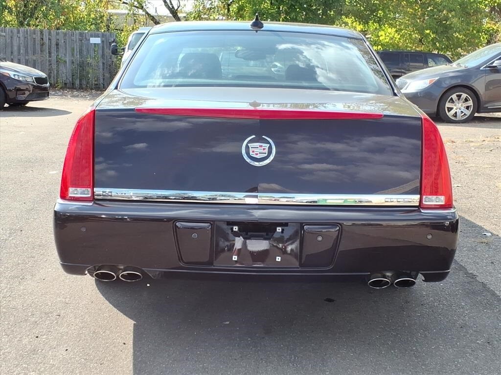 2009 Cadillac DTS Base photo 4