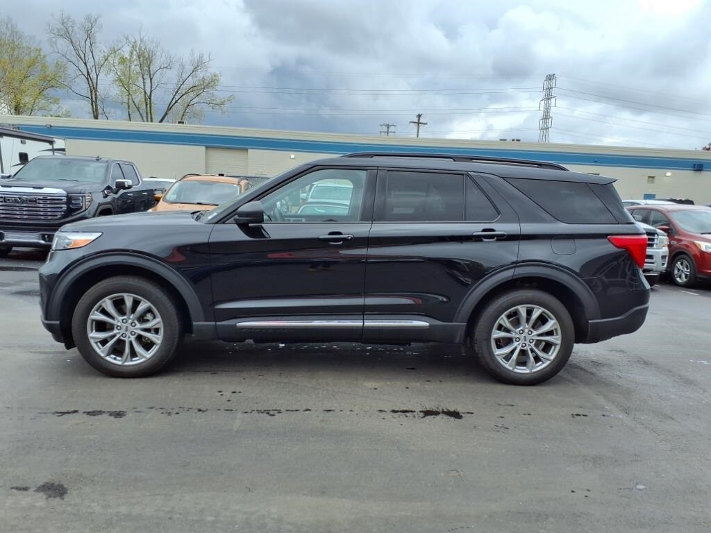 2023 Ford Explorer XLT photo 2