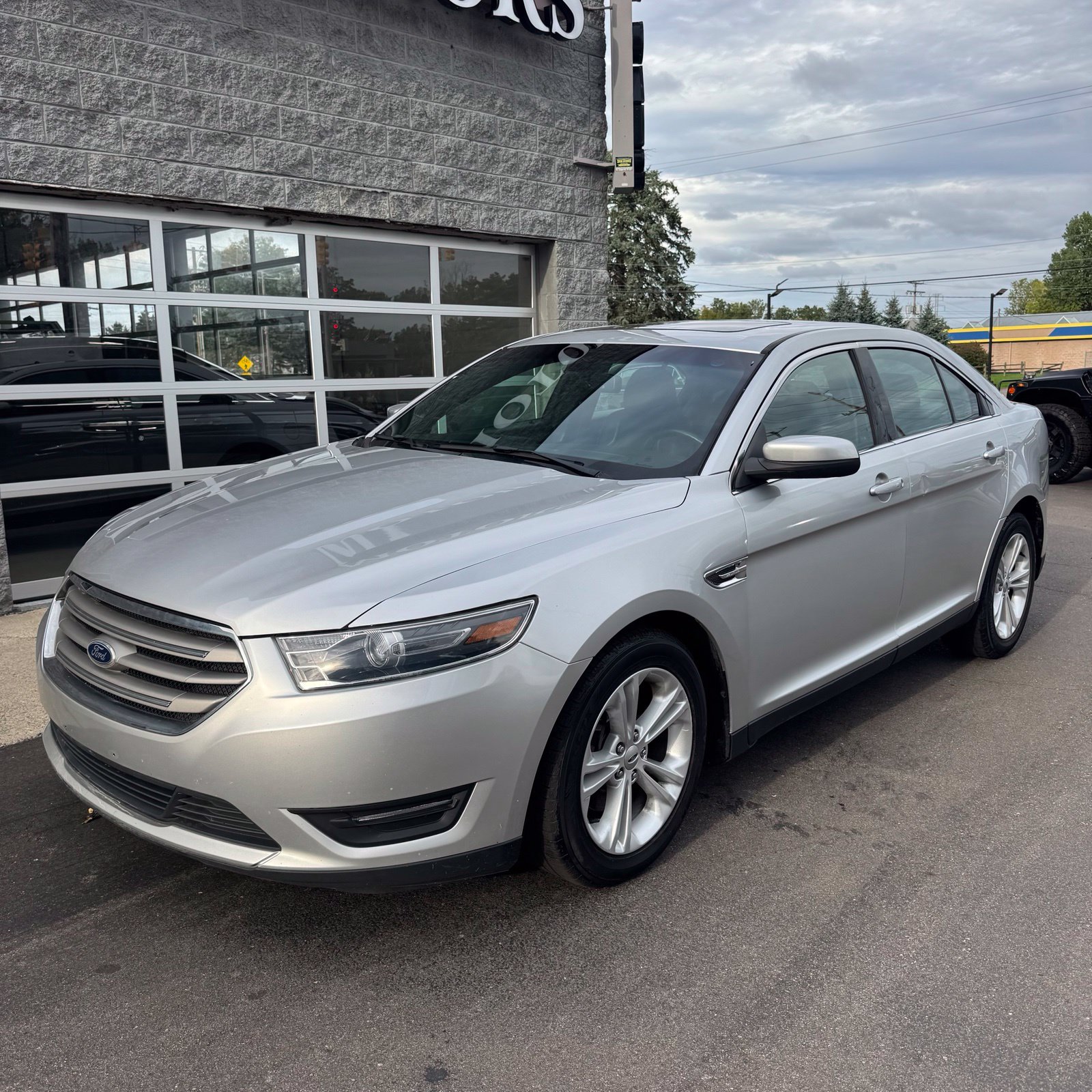 Used 2015 Ford Taurus SEL Sedan