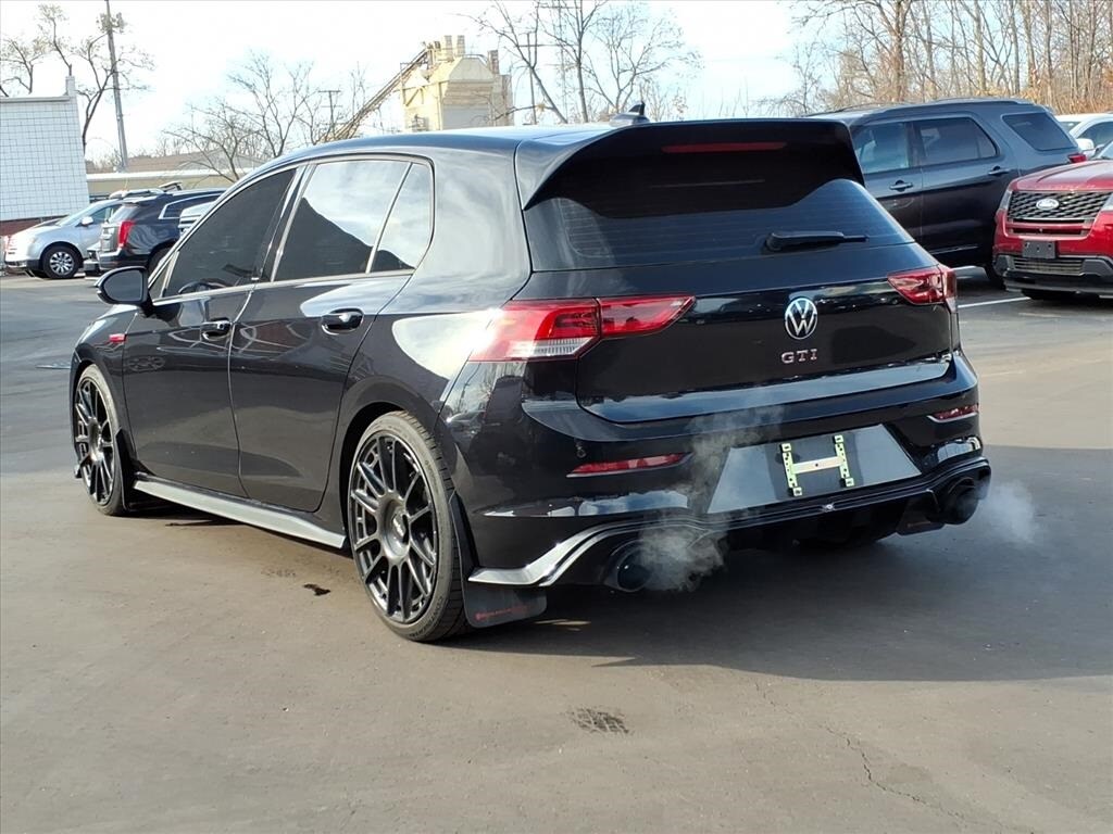 2024 Volkswagen Golf GTI 380 S photo 2