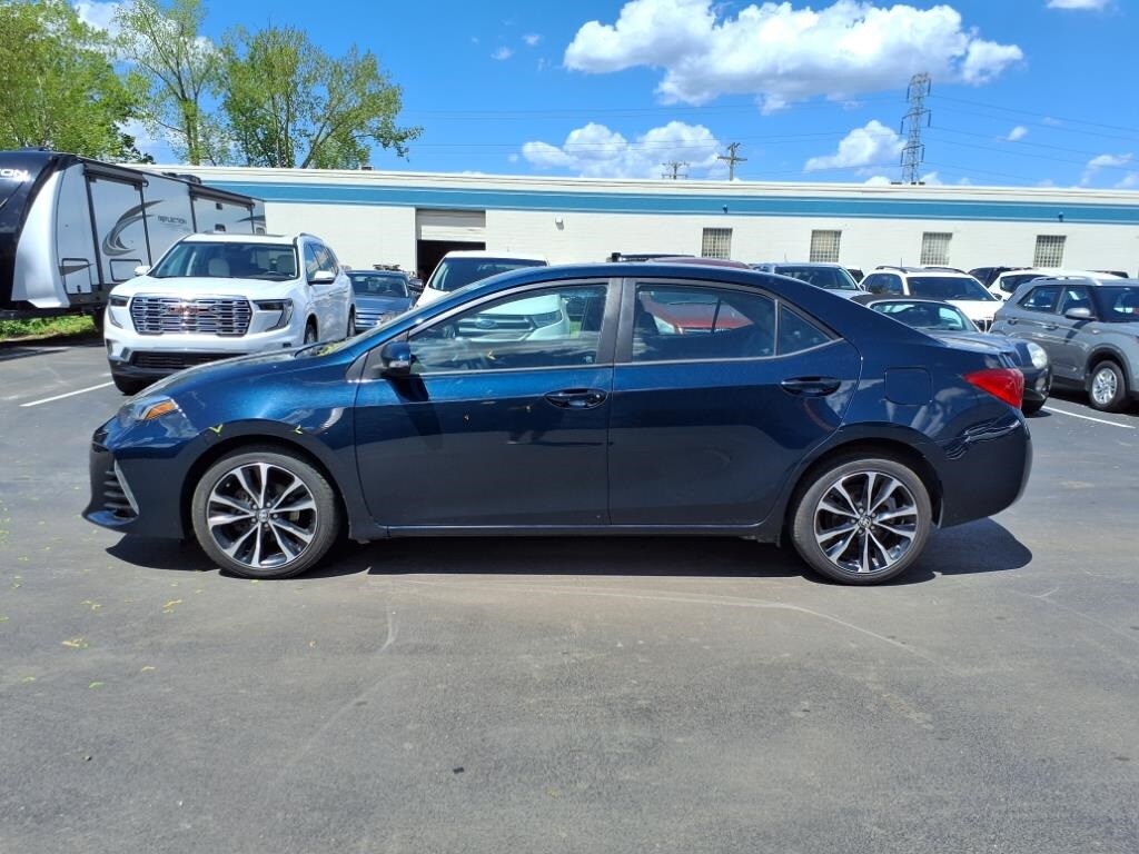 2017 Toyota Corolla L photo 2