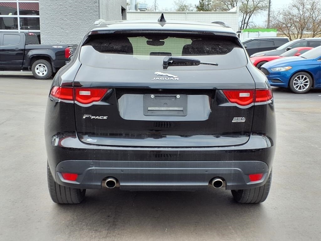 2019 Jaguar F-PACE R-Sport photo 4