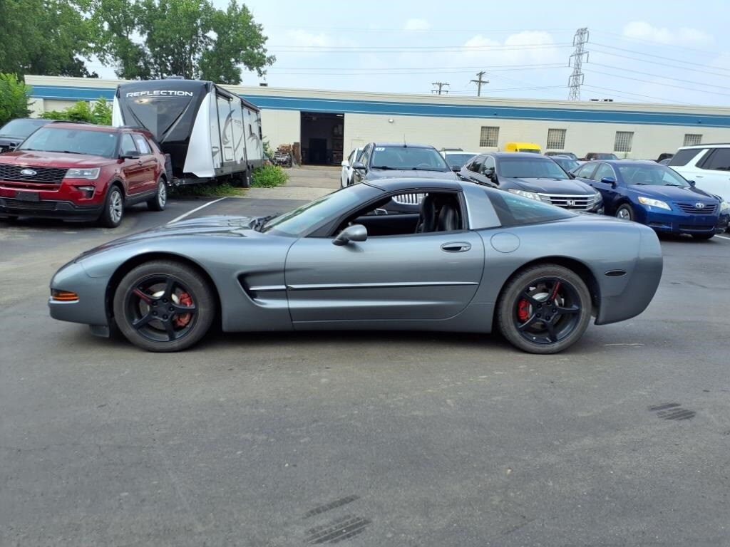 2004 Chevrolet Corvette Coupe photo 2