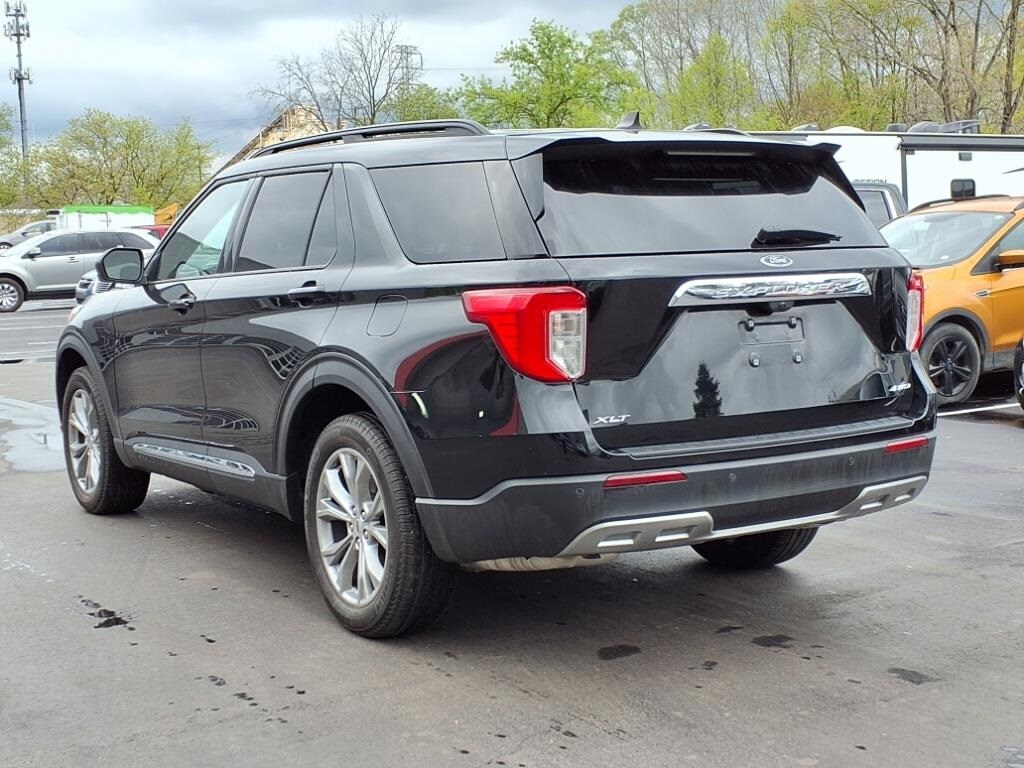 2023 Ford Explorer XLT photo 3
