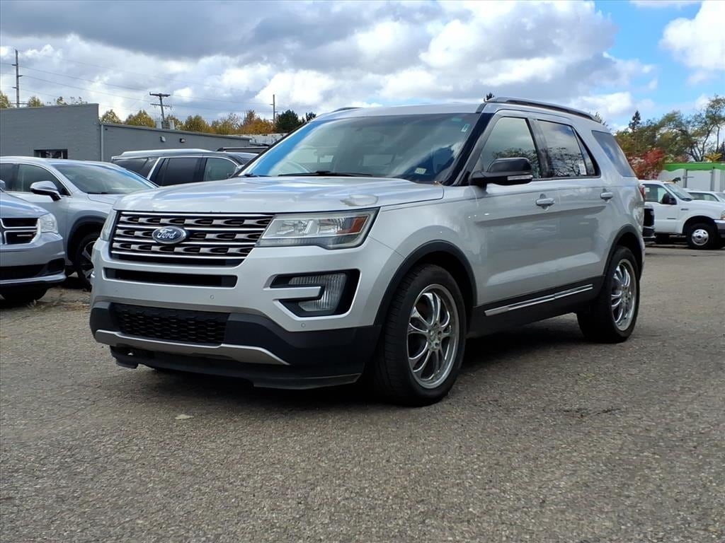 2016 Ford Explorer XLT's photo