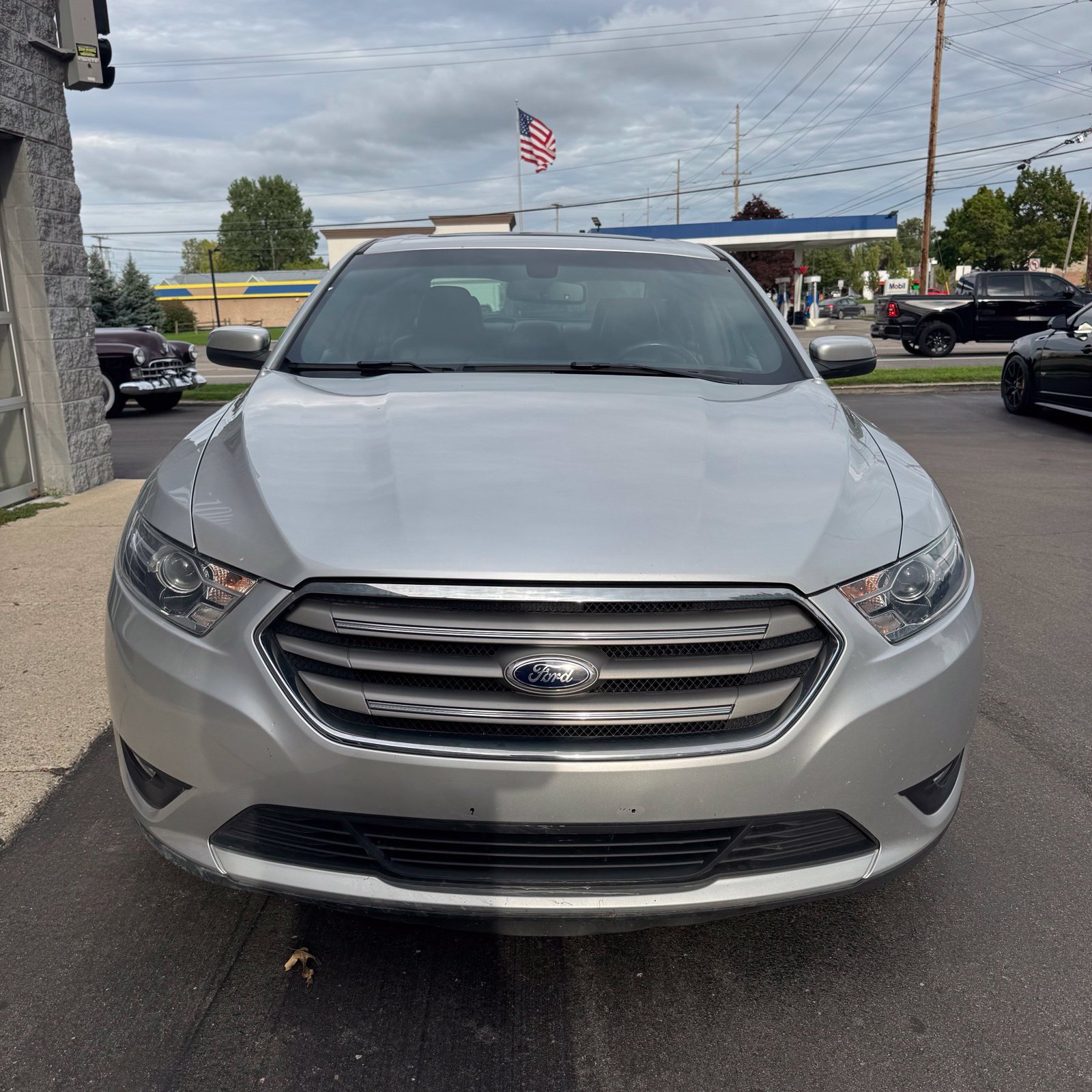 Used 2015 Ford Taurus SEL Sedan