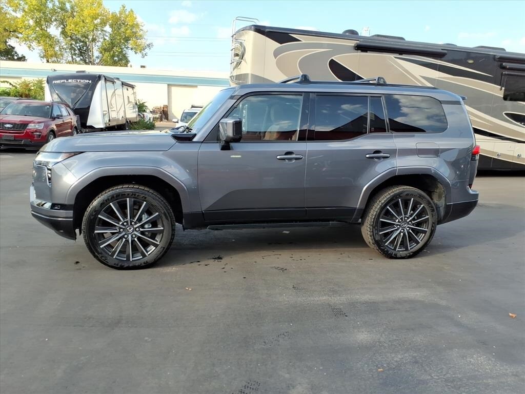 2024 Lexus GX 550 photo 2