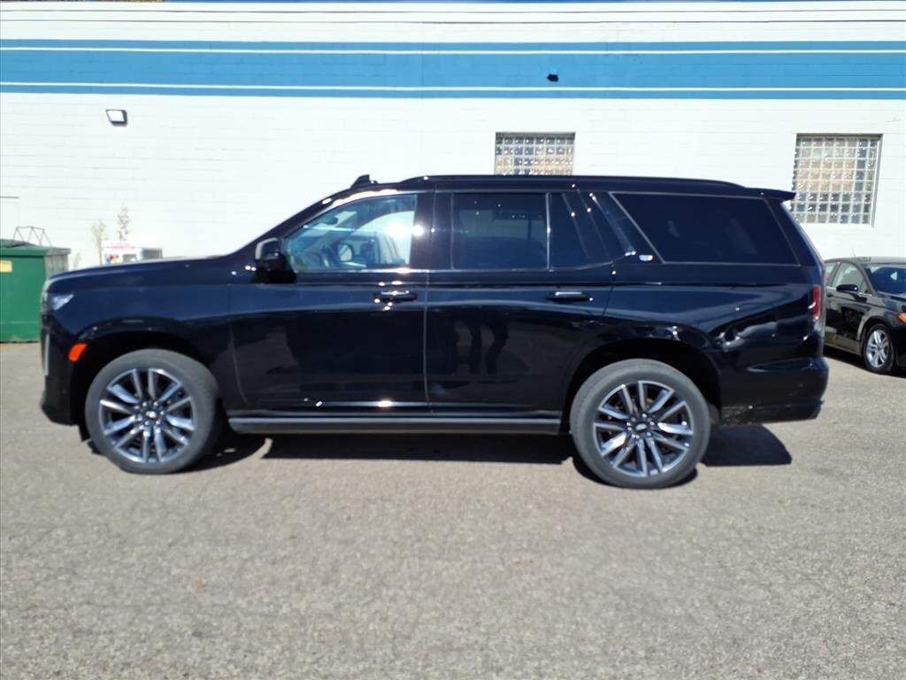 2022 Cadillac Escalade Sport photo 2