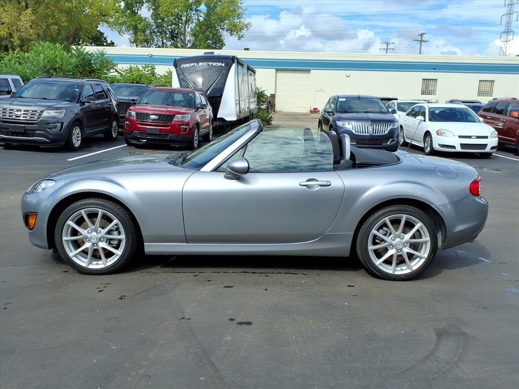 2010 Mazda MX-5 Miata Miata Touring photo 2