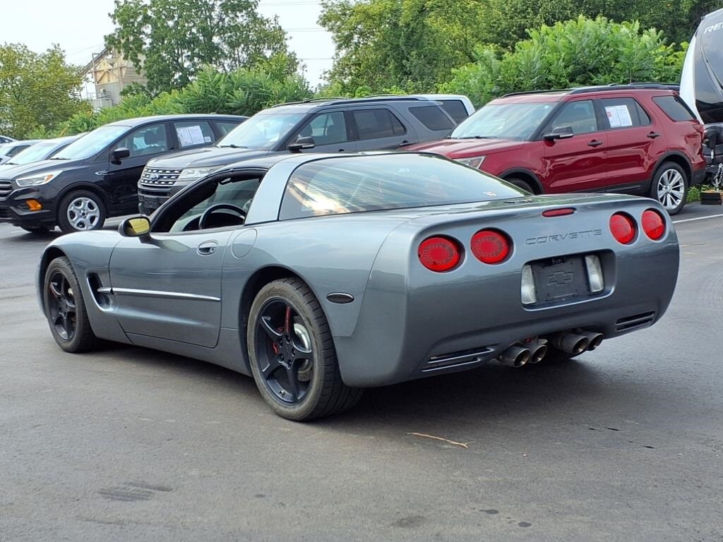 2004 Chevrolet Corvette Coupe photo 3