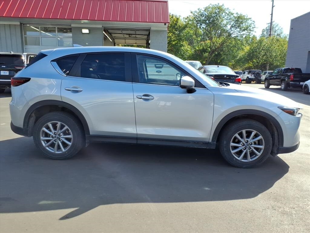 2022 Mazda CX-5 2.5 Select photo 2