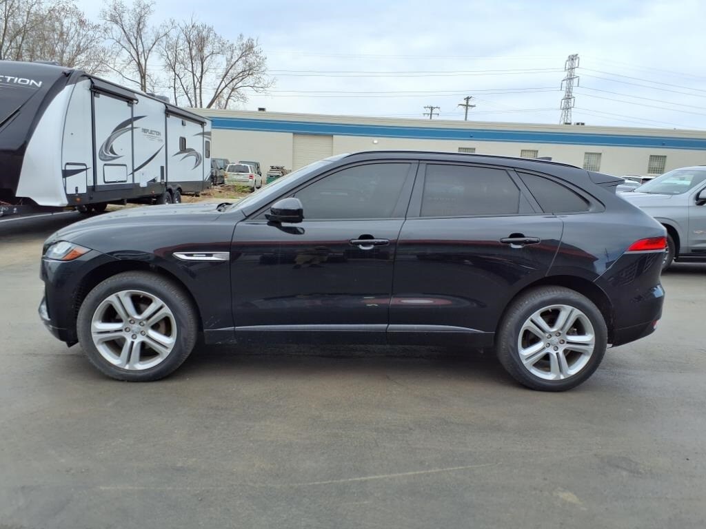 2019 Jaguar F-PACE R-Sport photo 2