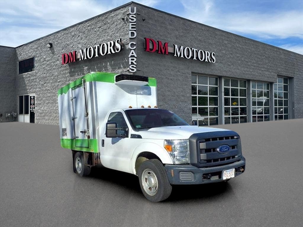 2014 Ford F-350 Super Duty Chassis Cab XL